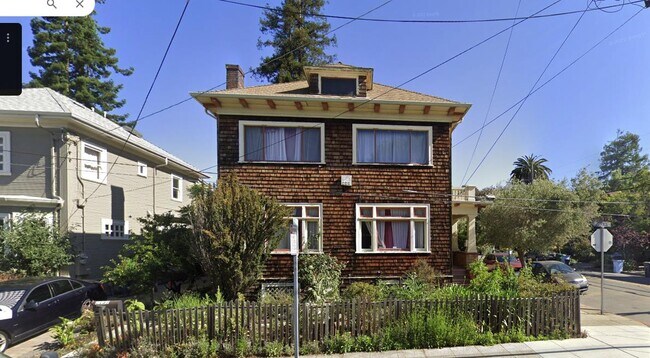 Building Photo - 2139 Prince St