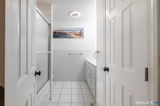 Building Photo - 410 Farmington Ave