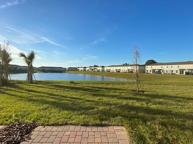 Building Photo - Lake View 3 Bedroom, 2.5 Bath Townhome in Ocoee FL!
