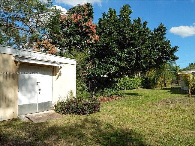 Building Photo - 7800 SW 69th Ave