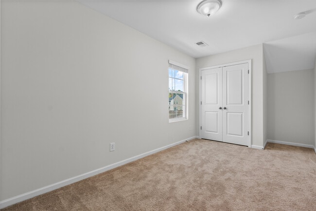 Building Photo - 424 Keeble Dr