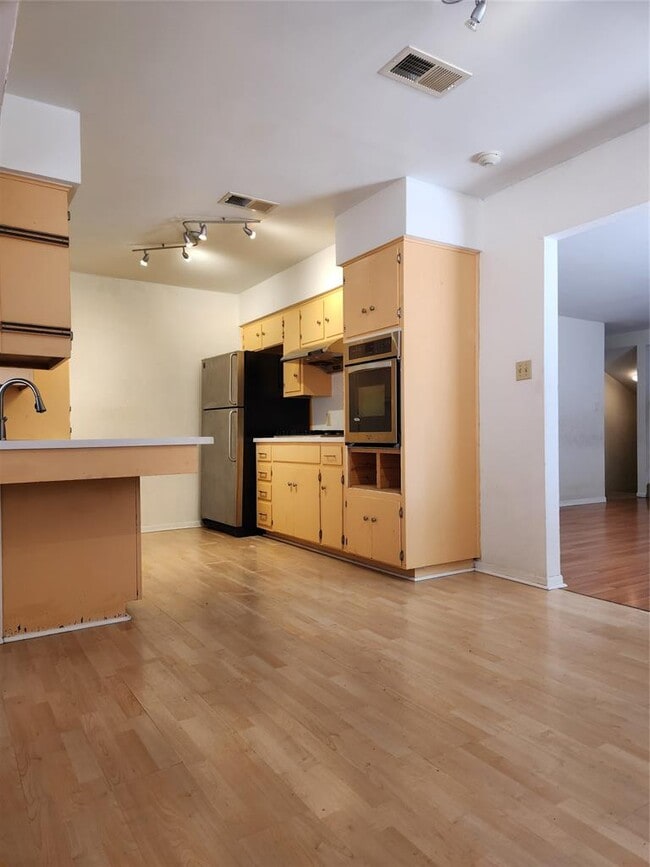 Building Photo - 1311 Cardinal Hill Dr