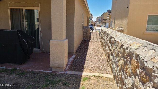Building Photo - 3893 Loma Brisa Dr