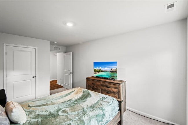 Building Photo - For Rent: Modern 4-Bedroom Home with Priva...