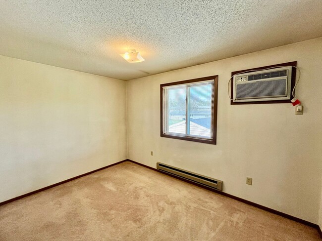 Building Photo - 604 Hollywood Dr