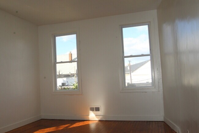 Building Photo - 6907 Belair Rd