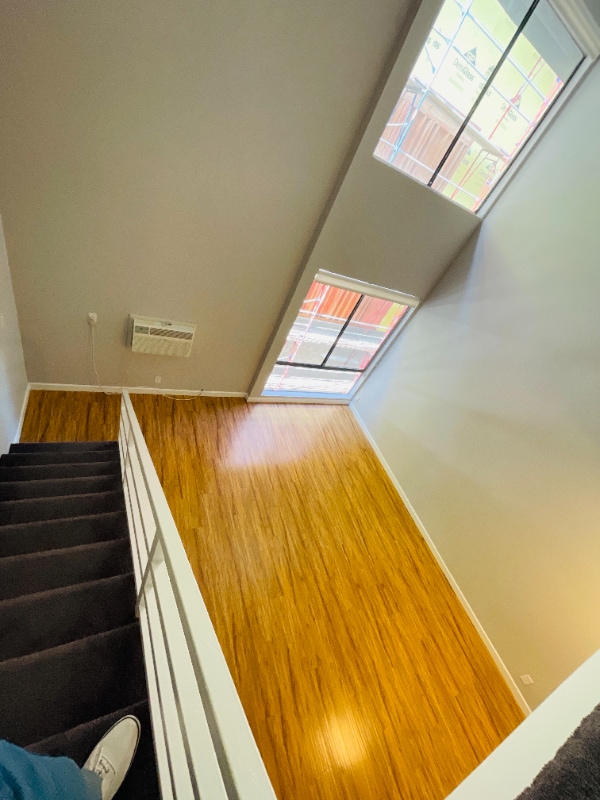 Building Photo - 7044 Hawthorn Ave