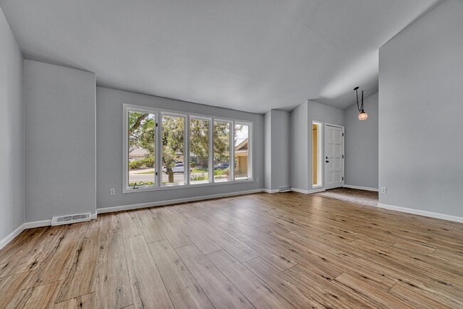 Building Photo - $3,600.00 - 4 Bedroom, 3.5 Bathroom, Singl...