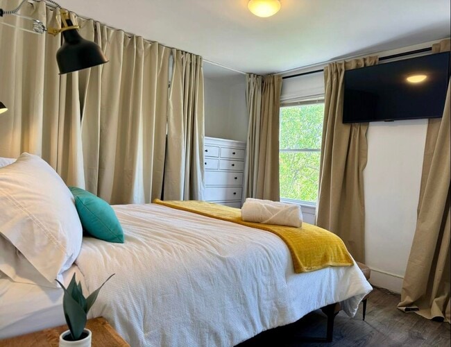 Building Photo - 298 4th St