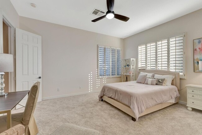 Building Photo - Queensridge Beauty - 5 bedroom on a 1/4+ acre lot