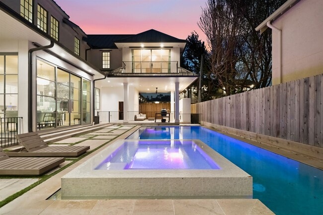 Building Photo - 2615 Yupon St