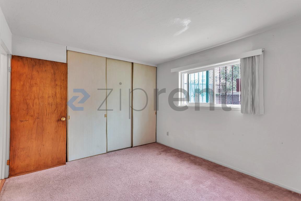 Building Photo - Unit 2