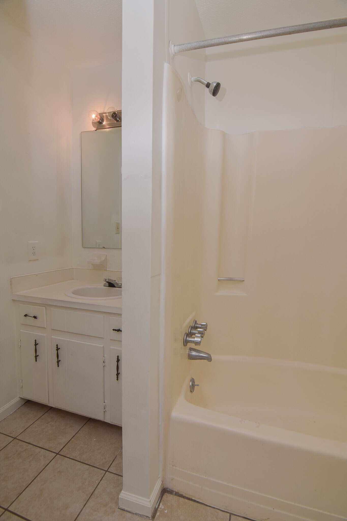 Building Photo - 115 Ashwood Ct