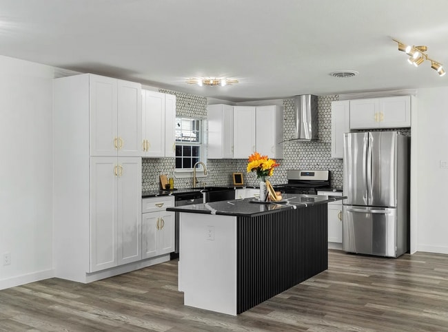 Building Photo - 3423 W Clarendon Dr