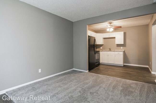 Building Photo - 1 br, 1 bath Apartment - 15400 Bellaire Ave