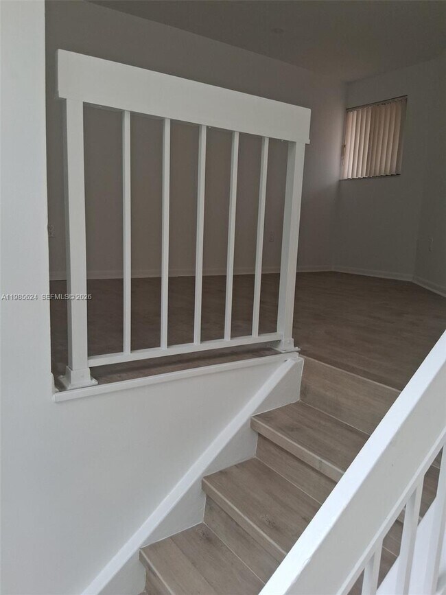 Building Photo - 15495 N Miami Lakeway