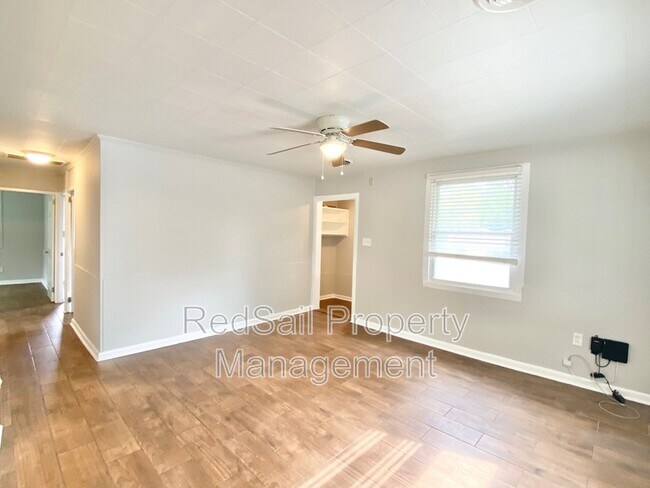 Building Photo - 323 Roane Dr