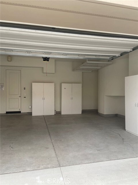 Building Photo - 18 Lark