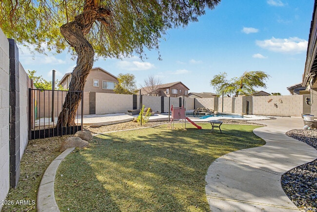 Building Photo - 614 S 111th Dr