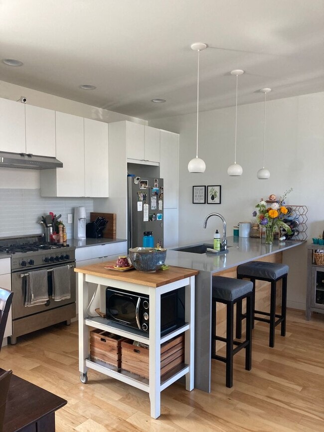 Building Photo - Ballard Townhome