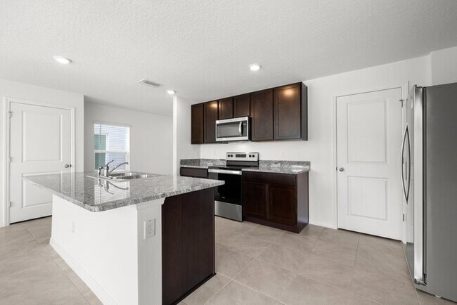 Building Photo - LIKE NEW Home for Rent in Ridgewood!