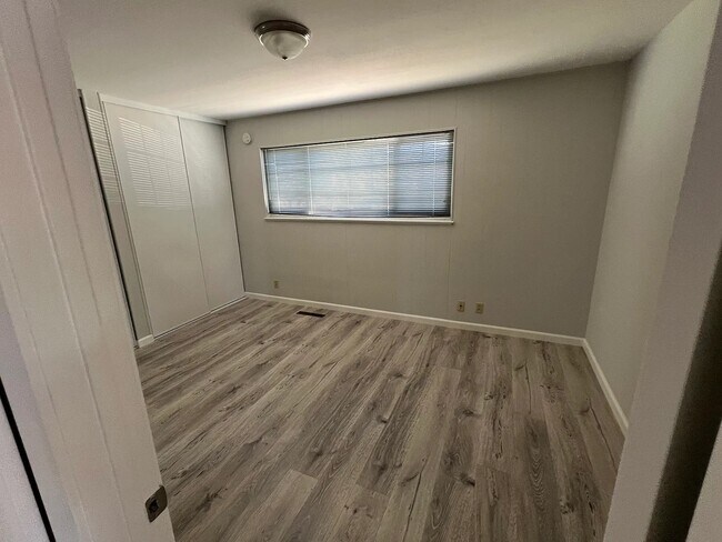 Building Photo - 2211 Barrett Ave