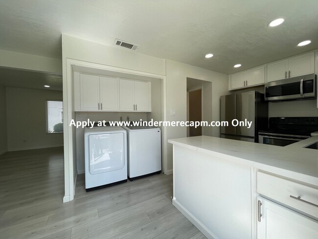 Building Photo - Now available for rent! Newly Remodeled!! ...