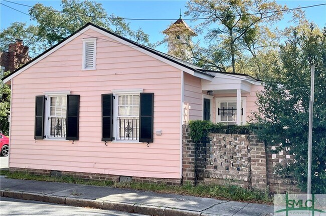 Building Photo - 219 W Taylor St