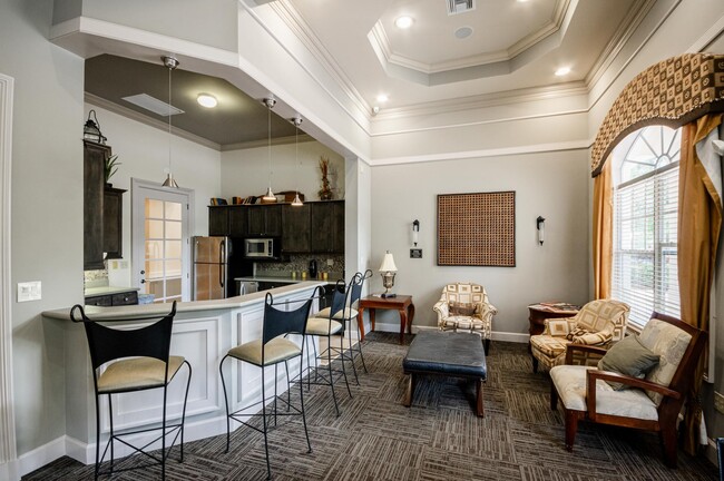 Building Photo - 2206 Myrtlewood Cir E