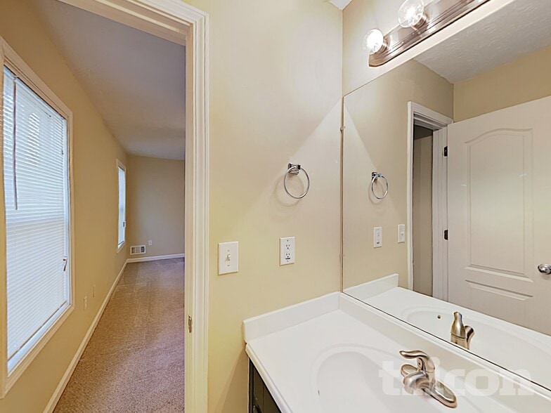 Building Photo - 4088 Valley Brook Rd