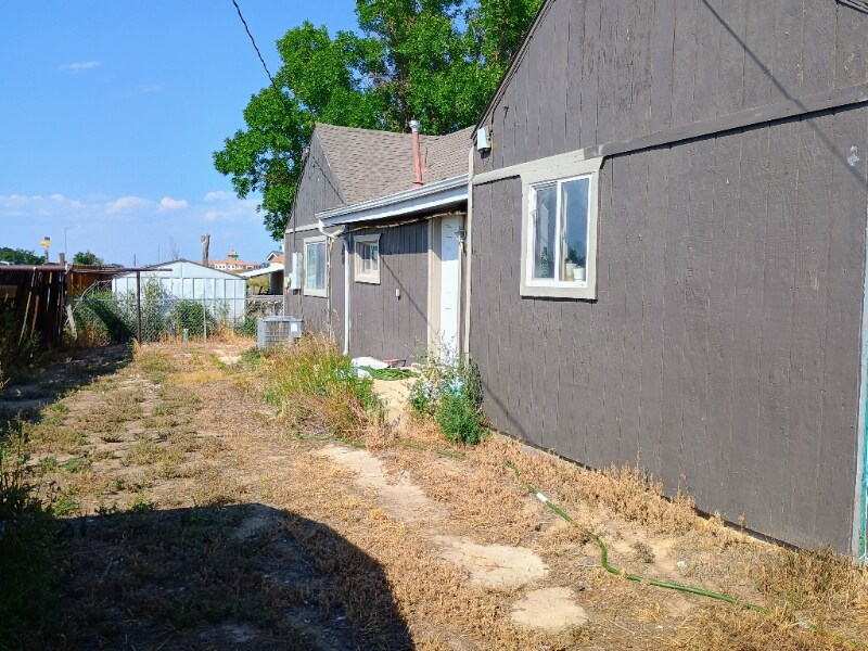 Building Photo - 325 Grape St