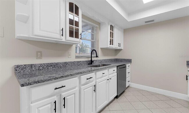 Building Photo - 14615 Daybreak Dr