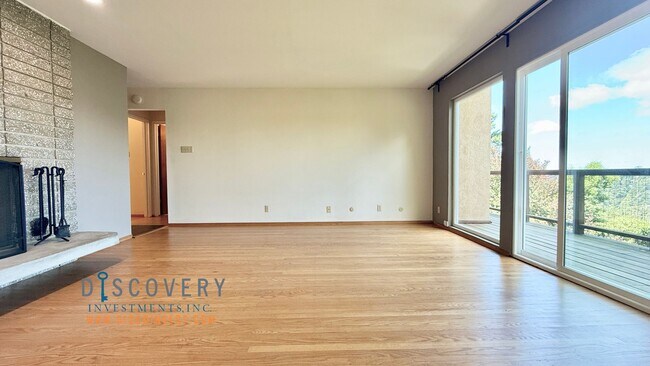 Building Photo - Mid-Century Modern 3 Bedroom Home in Montclair