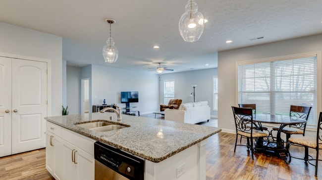 Building Photo - 3873 Brookfield Dr