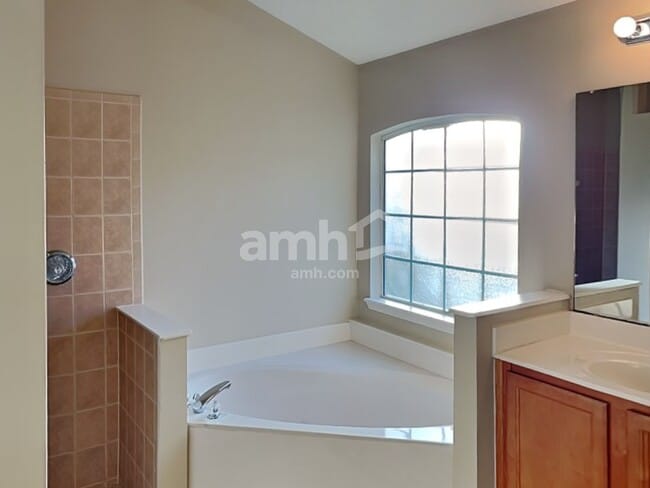 Building Photo - 1943 Wages Way S