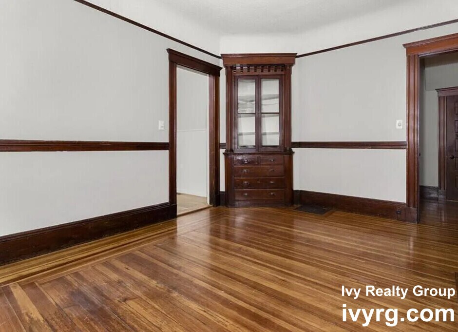 Building Photo - 46 Paulina St