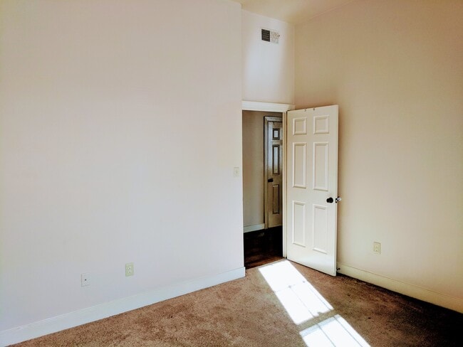 Building Photo - 1731 E Main St