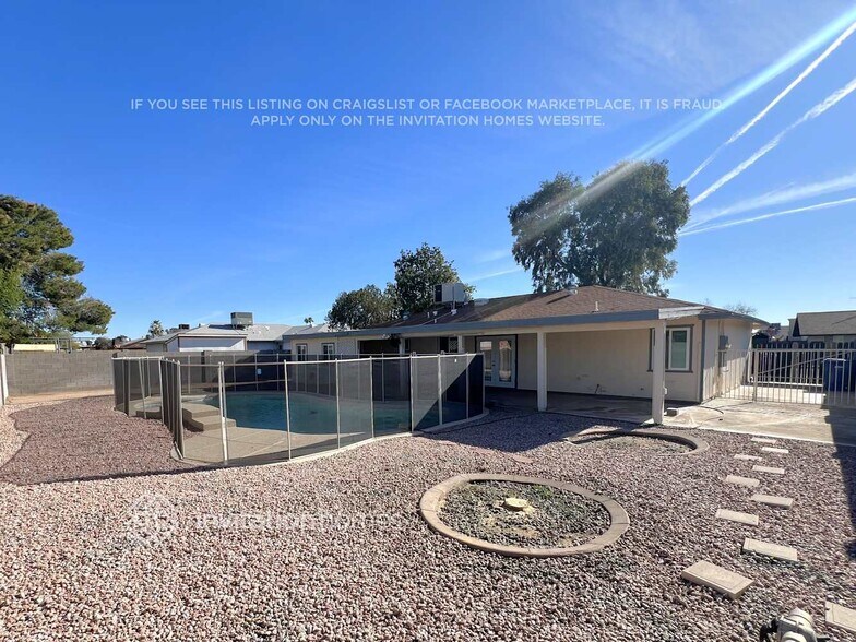 Building Photo - 2926 E Escondido Ave