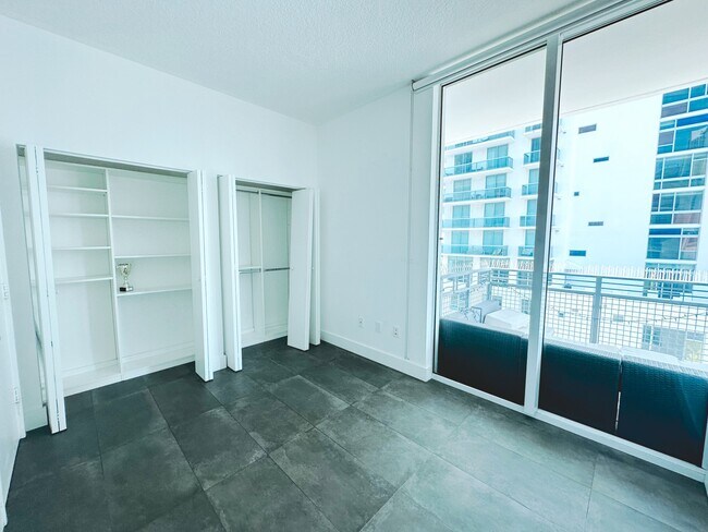 Building Photo - 350 NE 24th St