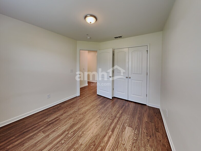 Building Photo - 609 Crooked Creek