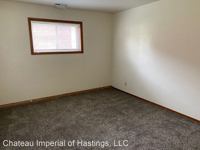 Building Photo - 3020 Parklane Dr