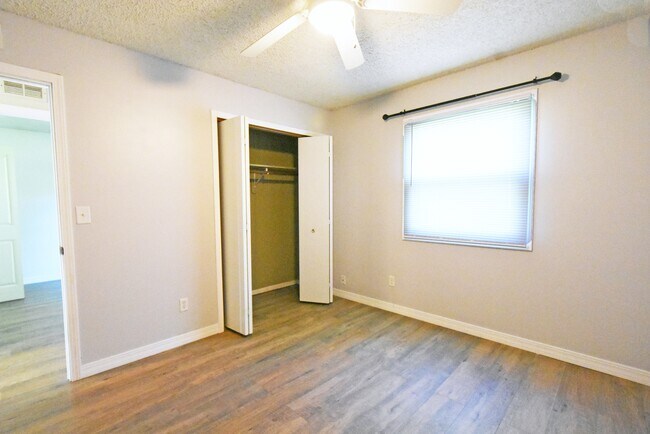 Building Photo - 30 Bayberry Ln