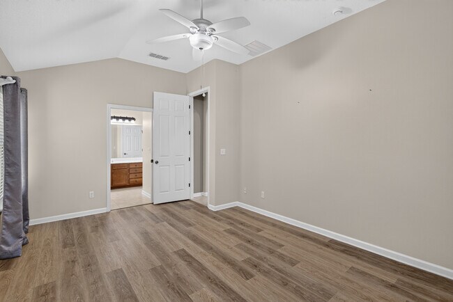 Building Photo - 73 Durango Dr