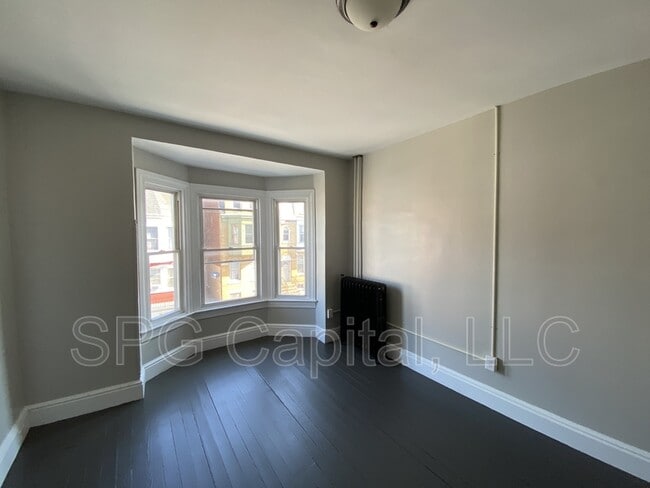 Building Photo - 824 W Princess St