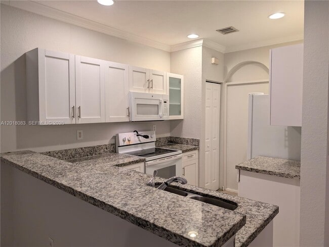 Building Photo - 6009 SW 19th St
