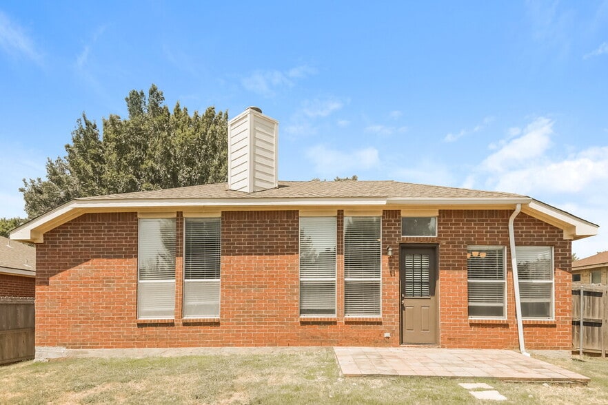 Building Photo - 2504 Castle Ridge Dr
