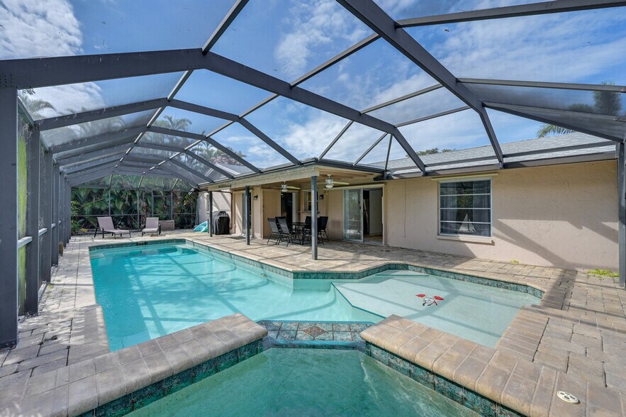 Building Photo - 4261 Pearl Harbor Dr