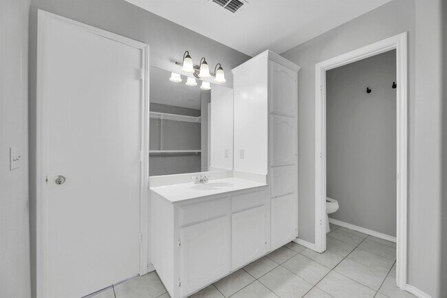 Building Photo - 5221 Tallow Ct