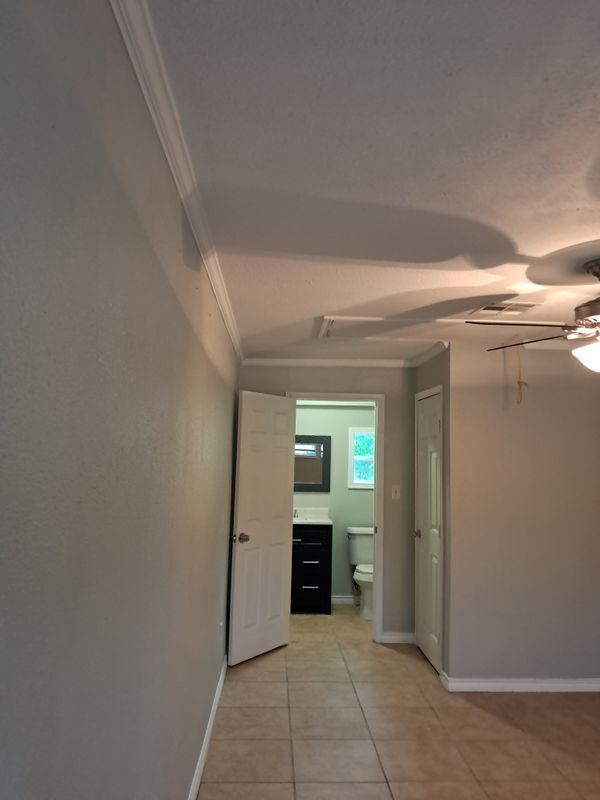 Building Photo - 1306 Leacrest Dr