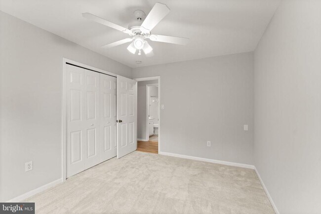 Building Photo - 2660 Oakton Glen Dr